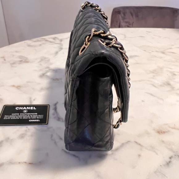 Chanel Quilted black CC leather Flap handbag - Picture 9 of 16